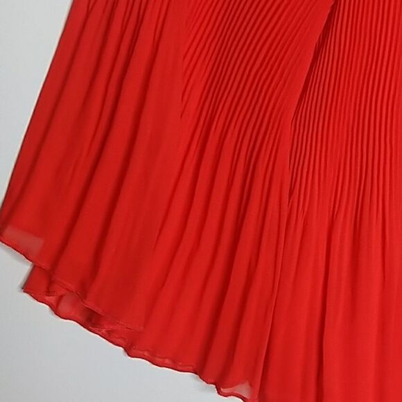 Romeo & Julie Red Chiffon Accordion Style Top L - Picture 5 of 8